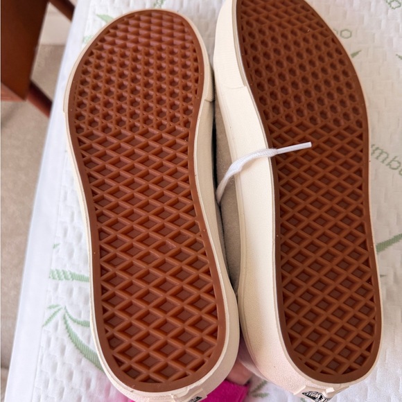 Vans - Picture 4 of 5